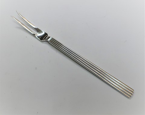 Georg Jensen. Bernadotte sølvbestik. Sterling (925). Pålægsgaffel. Længde 15 cm.