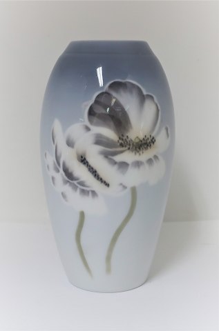 Bing & Grondahl. Vase. Modell 366-5251. Höhe 18 cm. (1 Wahl)