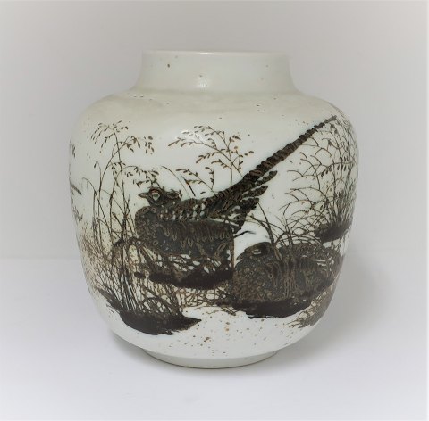 Royal Copenhagen. Vase with pheasants by Nils Thorsson. Height 18.5 cm. Model 
1062/5357. (1 quality)