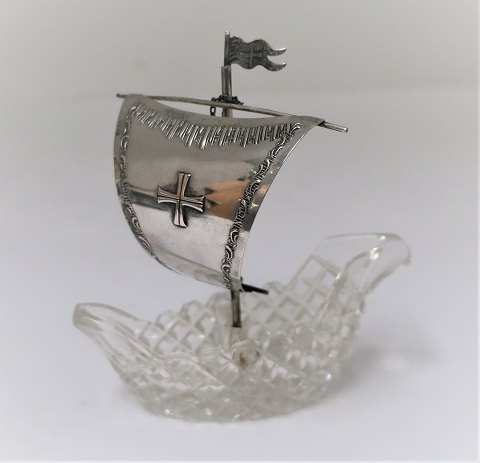 Salt cellar. Sail is stamped (835). Height 11.5 cm