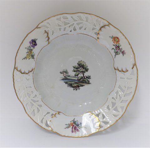 Royal Copenhagen. Large soup plate with open-work border. Set 4035-12080. 
Diameter 25 cm. (1 quality)