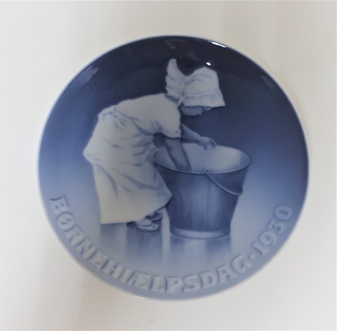 Königliches Kopenhagen. Kinderfürsorgesteller 1930. Durchmesser 12,5 cm. (1 
Wahl)