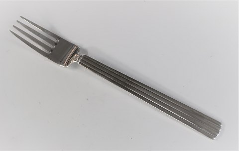 Georg Jensen. Bernadotte sølvbestik. Sterling (925). Barnegaffel. Længde 15,3 
cm.