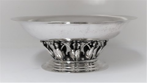Georg Jensen. Oval silver bowl. Model 306B. Design Georg Jensen. Height 11.5 cm. 
Length 27.5 cm. Produced 1924.