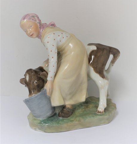 Royal Copenhagen. Porcelænsfigur. Pige med ko i farver. Model 779. Højde 16 cm. 
(1 sortering).