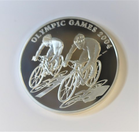Kazakhstan. Olympiaden 2004. Sølvmønt 100 Tenge  fra 2004. Diameter 38 mm.