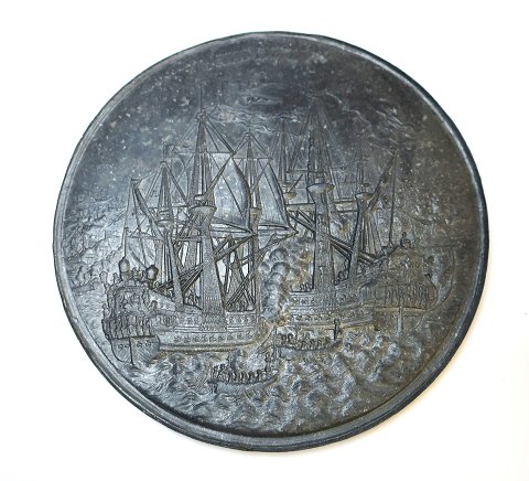 Kopi af medaljen, Slaget ved Køge bugt 1. Juli 1677. Diameter 12,8 cm. Medaljen 
er stemplet i kanten, kopi 1977. Den er lavet af tin.