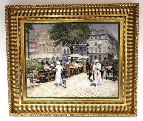 Bing & Gröndahl. Porzellanmalerei. Motiv von Paul Fischer. Höjbro Plads in 
Richtung Amagertorv gesehen. Größe inklusive Rahmen, 41,5 * 35 cm. Produziert 
1750 Stück. Dieses hat die Nummer 1736