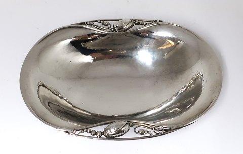 Georg Jensen. Ovale Silberschale (925). Magnolie 2A. Entwurf: Georg Jensen. 
Länge 19,6 cm. Breite 14cm.