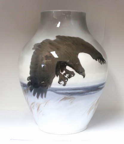 Royal Copenhagen. Large vase. Vilhelm Th. Fischer. Motif, attacking eagle. 
Height 40 cm. Has burn cracks (see photo). Model 11605. ( 1 quality )