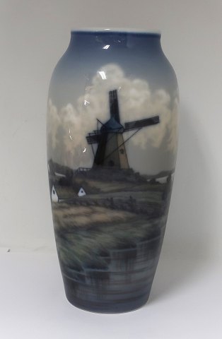 Dahl Jensen. Vase med Mølle motiv. Højde 24,5 cm. Model 8/98. (1 sortering)