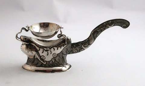 Vietnamesische Silber Teesieb (900). Länge 16 cm