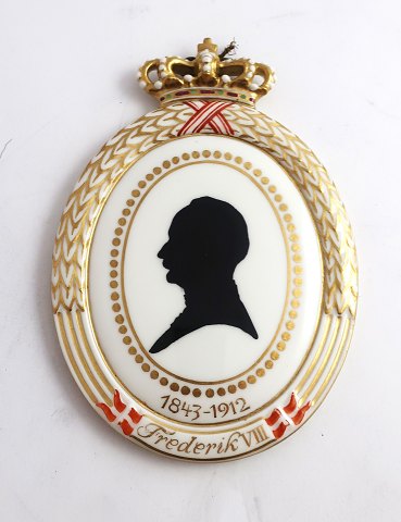 Royal Copenhagen. Silhouette platte. Frederik VIII. 1912. Højde 12,6 cm. (1 
sortering)