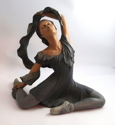 Elisa. Spansk figur. Balletpige. Højde 27 cm. Nummer 1544 af 5000.