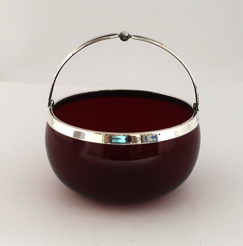 Svend Toxværd. Rød glasskål med sølv montering (830). Diameter 10,5 cm
