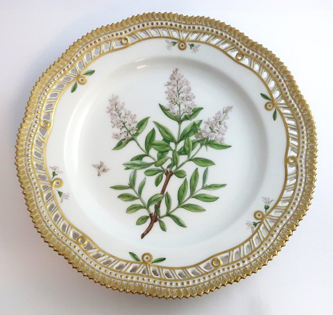 Royal Copenhagen. Flora danica Tallerken. Diameter 25 cm. (3553). ( 1 sortering 
). Ligustrum vulgare L