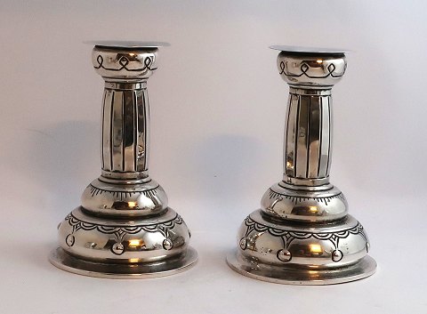 Sølv lysestager (830). Et par. Højde 13,6 cm.