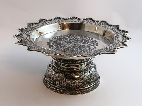 Thailand. Sølvskål på fod sort niello. Diameter 18 cm. Højde 8,5 cm