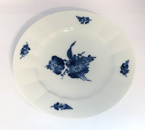 Königliches Kopenhagen. Blaue Blume, eckig. Teller. Modell 8549. Durchmesser 
25,5 cm. (1 Wahl)