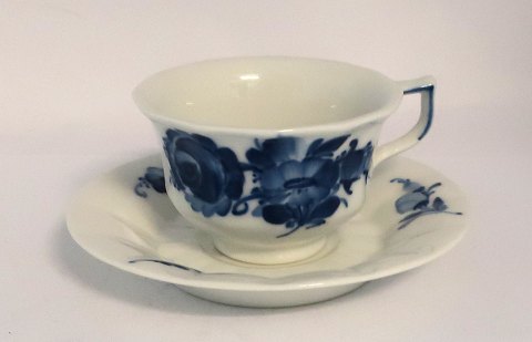 Royal Copenhagen. Blå blomst, kantet. Tekop. Model 8500. (2 sortering)