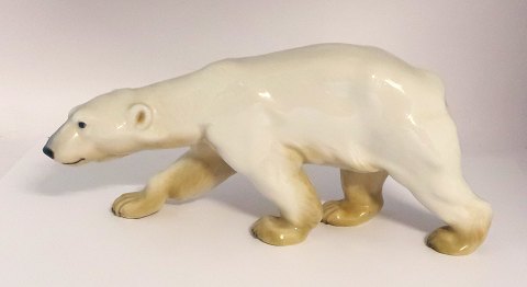 Bing & Gründahl. Porzellanfigur. Stehender Eisbär. Modell 1785. Länge 29 cm. (2 
Wahl)