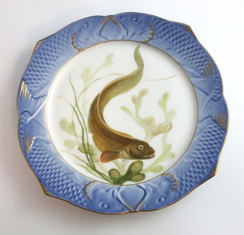 Royal Copenhagen. Angelgestell Nr. 19. Modell 3002. Durchmesser 22,5 cm. Mustela 
marina vivipara. Hergestellt vor 1923. (1 Wahl)