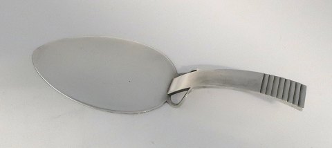 Georg Jensen. Silberbesteck (925). Relief. Kuchenspatel. Länge 17 cm. Produziert 
1933-1945.
