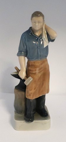 Königliches Kopenhagen. Schmied. Modell 4502. Höhe 23 cm. (1 Wahl)