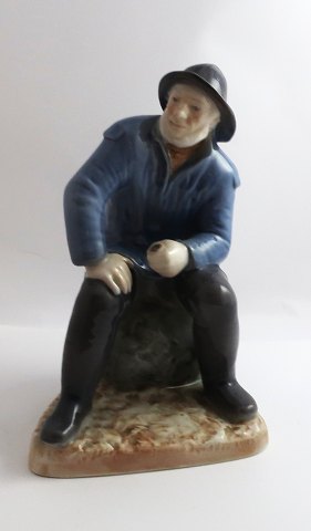 Royal Copenhagen. Porcelænsfigur. Den gamle fisker fra Skagen. Model 489. (1 
sortering). Højde 21 cm.