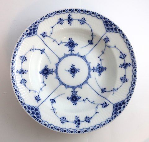 Royal Copenhagen. Musselmalet, halvblonde. Dyb tallerken. Model 659. Diameter 
23,5 cm.  (2 sortering)