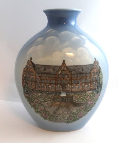 Bing & Gröndahl. Vase. Modell 1386/5506. Höhe 25 cm. (1 Wahl). Inschrift auf der 
Rückseite