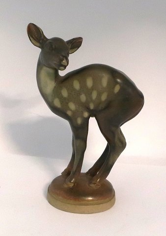Bing & Gröndahl. Steinzeugfigur eines Hirsches. Modell 1929. Höhe 18 cm. (3 
Wahl)