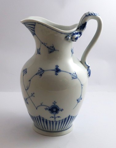 Bing & Grøndahl. Blåmalet. Vandkande. Model 444. Højde 23 cm. (1 sortering)