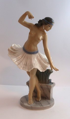 Dahl Jensen. Porzellanfigur. Pompejanische Tänzerin. Modell Nr. 1292. Höhe 27 
cm. (1 Wahl)