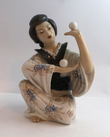 Dahl Jensen. Porzellanfigur. Japanischer Jongleur. Modell Nr. 1326. Höhe 18 cm. 
(1 Wahl)