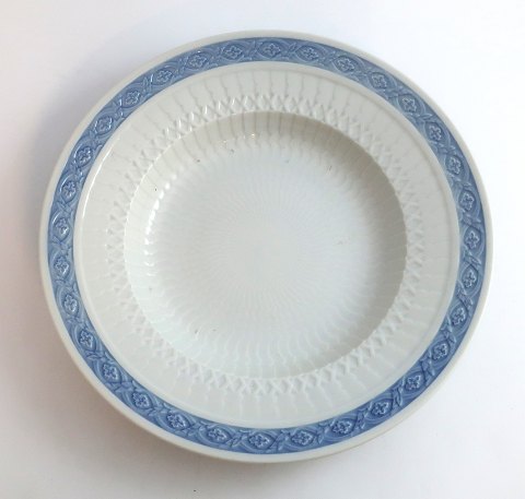 Royal Copenhagen. Blauer Fan. Tiefer Teller. Modell 11515. Durchmesser 22,5 cm. 
Schön erhalten (3 Wahl)