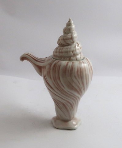 Royal Copenhagen. Rosa Konkylie. Design ; Arje Griegst. Flødekande. Højde 14,5 
cm. Model 14175.  (1 sortering).