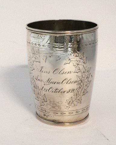 Jørgen Mønster, København. Sølv bæger. Højde 9 cm. Diameter 6,5 cm. Produceret 
1812.
