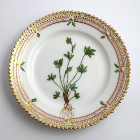 Royal Copenhagen, Flora Danica. Kage tallerken. Design #3552. Diameter 14,5 cm. 
(1 sortering). Ranunculus pygmaeus