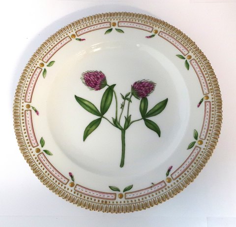 Royal Copenhagen, Flora Danica. Middags tallerken. Design #3549. Diameter 25 cm. 
(1 sortering). Trifolium alpestre Müll