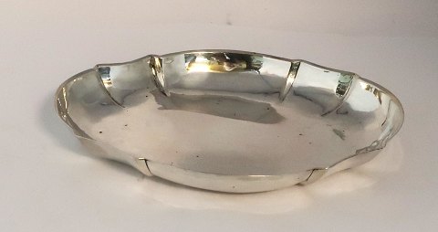 Jens Kjeldsen Sommerfeldt, Aalborg 1726 - 1767.  Lille oval bakke. Længde 20 cm. Bredde 15,5 cm.