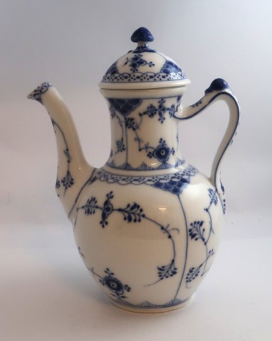 Königliches Kopenhagen. Musselmalet, halbspitze. Kaffeekanne. Modell 519. Höhe 25 cm.  (1 Wahl). Hergestellt vor 1923.