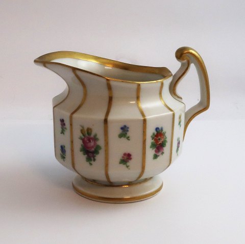 Königliches Kopenhagen. Henriette. Sahnekännchen. Modell 444-8564. Höhe 9 cm. (1 Wahl).