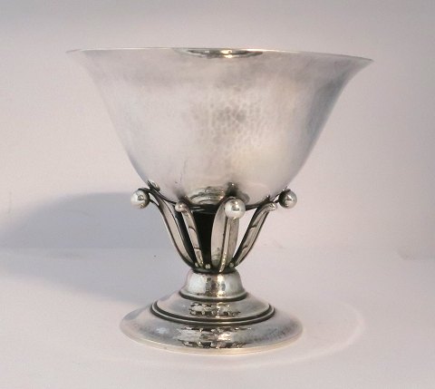 Georg Jensen. Silber Schüssel. Sterling (925). Modell 17B. Design Johan Rohde. Höhe 13 cm. Durchmesser 14,5 cm. Produziert von 1945 bis 1977.