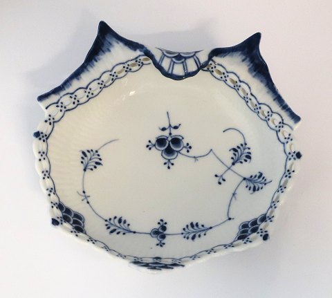 Royal Copenhagen. Musselmalet, helblonde. Asiet. Model 1075. Bredde 19 cm. (1 sortering). Produceret før 1923.
