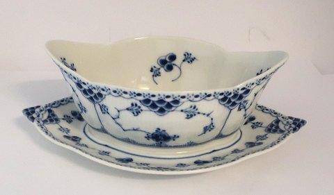 Royal Copenhagen. Musselmalet halvblonde. Sauceskål / sovseskål. Model 587. Længde 23,5 cm. (1 sortering)