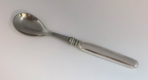 Windsor. Eierlöffel mit Silbergriff (830). Länge 13,2 cm.