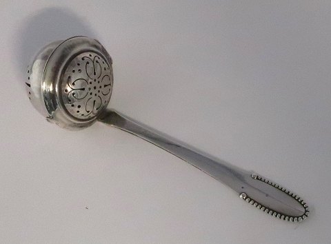 Georg Jensen. Kugle. Sterling Tee-Ei. Länge 12 cm.