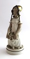 Königliches Kopenhagen. Porzellanfigur. Hugenottenmädchen. Modell 12461. Höhe 
20,5 cm (1 Wahl)