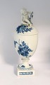 Royal Copenhagen. Blå blomst. Lågpokal med putti på låget. Model 1754. Højde 30 
cm (4 sortering)